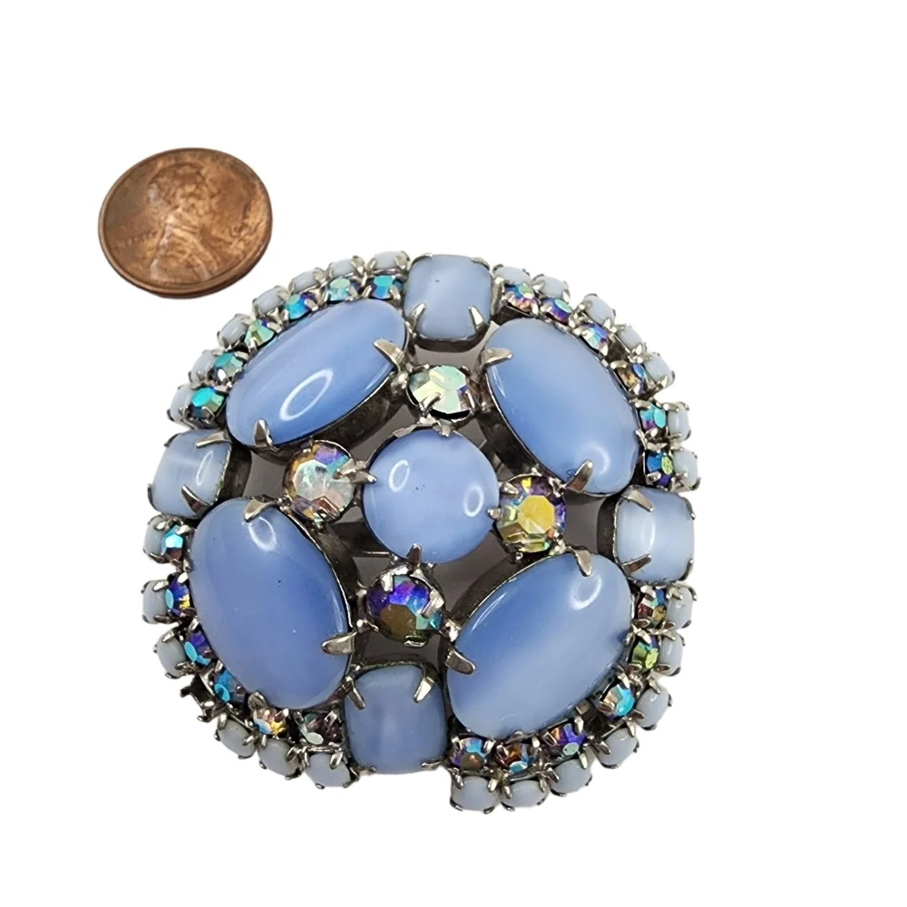 Vintage Brooch Pin Aurora Borealis Blue Rhinestones 1960s sixties A0245 -Q6